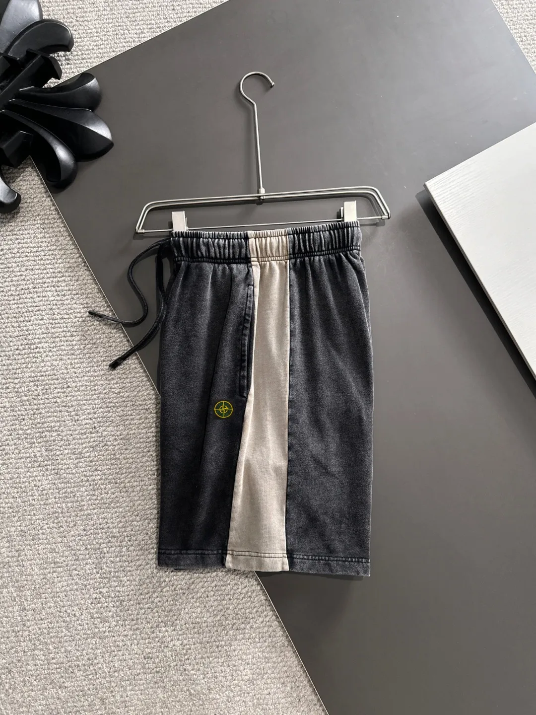 Next day shipping P460 Stone lsland/stone island high quality 2025 spring and summer new casual heavy industry suit exclusively developed by yb! High quality production! Imported custom-made fabrics for foreign orders, with high breathability and comfort, impeccable details, brand element design concept, delicate and soft feel! It presents a casual cut and the upper body shape is great! On sale simultaneously on the official website! From a high-end men's positioning brand, the low-key luxury taste is irresistible! Exquisite workmanship and impeccable quality! The overall style is simple, fashionable and timeless, fully meeting the requirements of stylish and tasteful dressing! Size: S-XXL